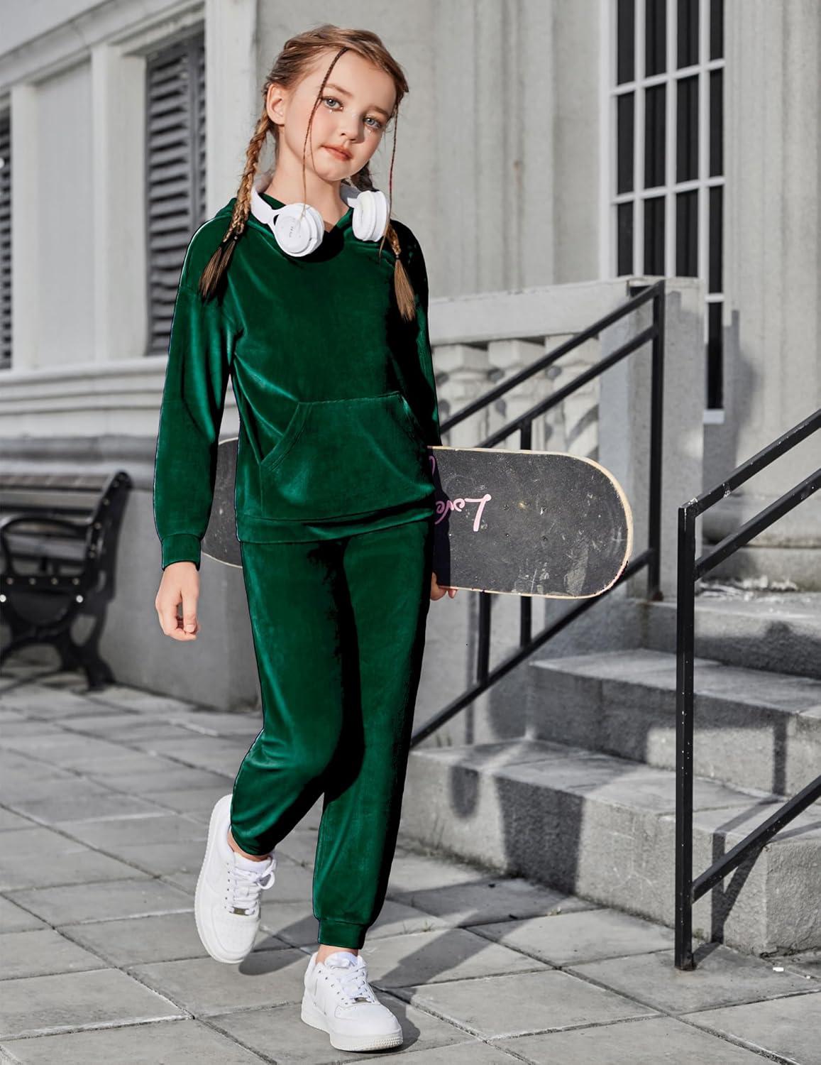 imageArshiner Girls Velour 2 Pieces Tracksuits Outfits Athletic Hoodies Sweatshirts and Sweatpants Athletic Clothing SetsGreen