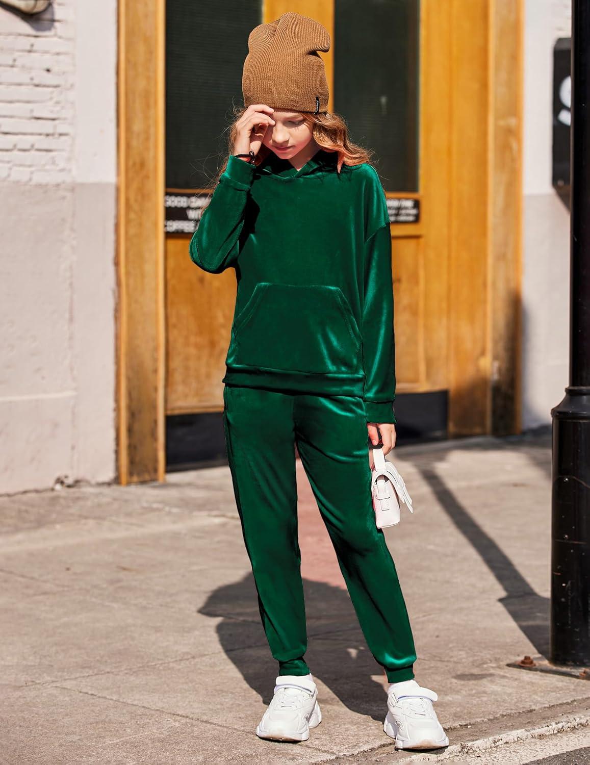 imageArshiner Girls Velour 2 Pieces Tracksuits Outfits Athletic Hoodies Sweatshirts and Sweatpants Athletic Clothing SetsGreen