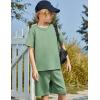 Arshiner Kids Boy Drop Shoulder Tee & Drawstring Waist Shorts With Chain Necklace(Green)